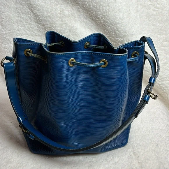 Beautiful Louis Vuitton Noé Bucket & Drawstring Bag Blue Epi Leather - Picture 3 of 12